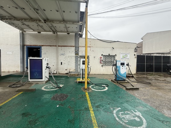 Alumifix-ev-chargerstation.HEIC EV 充电站