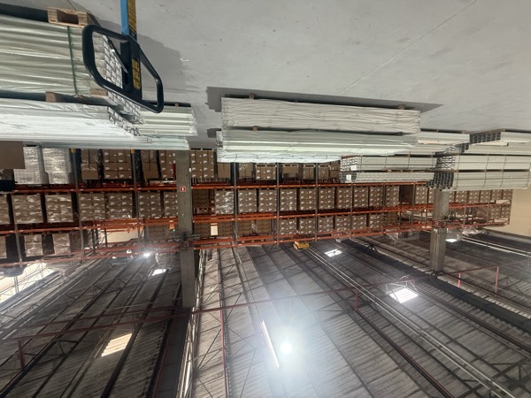 warehouse-phb.HEIC 仓库